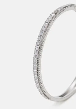 Michael Kors Tapered Baguette And Pavé Bangle Bracelet - Armband - Silver-Coloured 7 Michael Kors Tapered Baguette And Pavé Bangle Bracelet - Armband - Silver-Coloured -MICHAEL Michael Kors 60d7e3f919e34945810c915b6caf16df