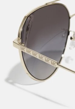 Michael Kors Cheyenne - Zonnebril - Light Gold-Coloured 9 Michael Kors Cheyenne - Zonnebril - Light Gold-Coloured -MICHAEL Michael Kors 629c2b546a9b40a9b8476c61e767edb1