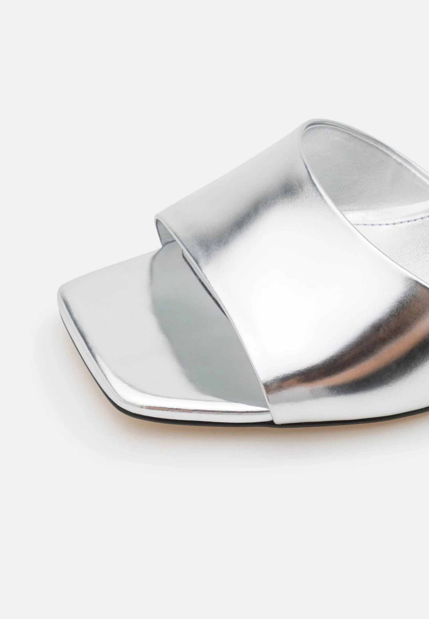 MICHAEL Michael Kors Amal Kitten Sandal - Muiltjes Met Hak - Silver 9 MICHAEL Michael Kors Amal Kitten Sandal - Muiltjes Met Hak - Silver - Afbeelding 7