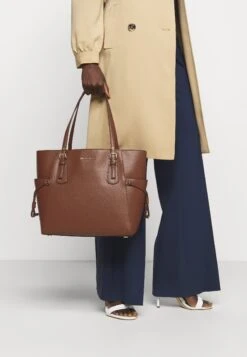 MICHAEL Michael Kors Voyager Tote - Handtas - Luggage