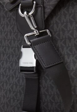 Michael Kors Commuter Duffle Unisex - Weekendtas - Black 10 Michael Kors Commuter Duffle Unisex - Weekendtas - Black -MICHAEL Michael Kors 655f12aa30224b168981af8ce08821fc