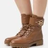 MICHAEL Michael Kors Rory Lace Up - Veterboots - Brown 2 MICHAEL Michael Kors Rory Lace Up - Veterboots - Brown -MICHAEL Michael Kors 65d6bc0b9be44c4dbb18bc25d2818fa6