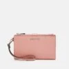 MICHAEL Michael Kors Jet Wristlet - Portemonnee - Pink 2 MICHAEL Michael Kors Jet Wristlet - Portemonnee - Pink -MICHAEL Michael Kors 68de6fe2ca5f4265915728fcb3cf74d9