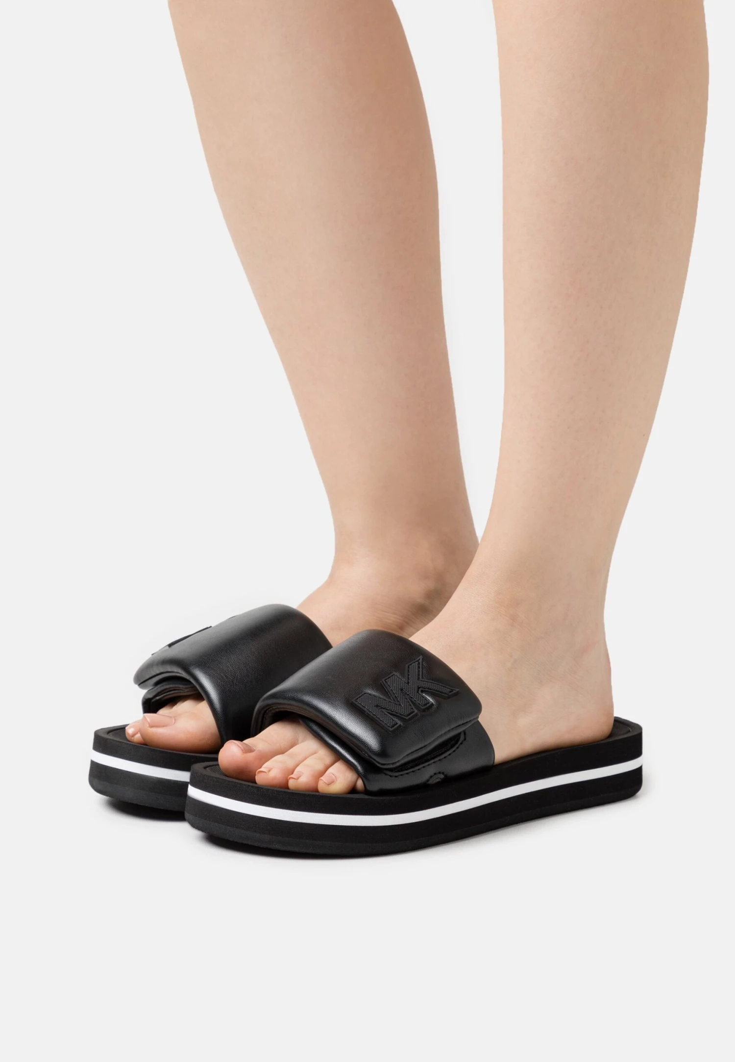 MICHAEL Michael Kors Platform Slide - Muiltjes - Black 3 MICHAEL Michael Kors Platform Slide - Muiltjes - Black