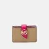 MICHAEL Michael Kors Greenwich Xs Accordian Card Case - Portemonnee - Rubn Red 1 MICHAEL Michael Kors Greenwich Xs Accordian Card Case - Portemonnee - Rubn Red -MICHAEL Michael Kors 6b7b24bf11d84866b14cd8180e96a7e8