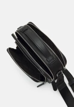 Michael Kors Map Bag Unisex - Schoudertas - Black 9 Michael Kors Map Bag Unisex - Schoudertas - Black -MICHAEL Michael Kors 6b84dc5e6dfa467da9dd9675efae2918