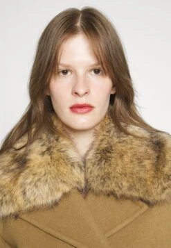 MICHAEL Michael Kors Peacoat - Lichte Jas - Dark Camel 15 MICHAEL Michael Kors Peacoat - Lichte Jas - Dark Camel -MICHAEL Michael Kors 6c34d8b845ca407fa172991d45efe8ae