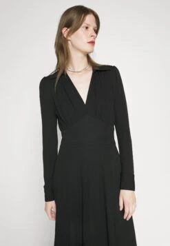 MICHAEL Michael Kors V Neck Solid Midi Dress - Gebreide Jurk - Black -MICHAEL Michael Kors 7337cd791cde447ab3ee54c4540aaa6f