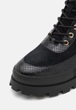 MICHAEL Michael Kors Rowan- Enkellaarsjes Met Plateauzool - Black 13 MICHAEL Michael Kors Rowan- Enkellaarsjes Met Plateauzool - Black -MICHAEL Michael Kors 74e44b5604424367aacda4342f73614e