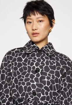 MICHAEL Michael Kors Giraffe Belted Trench - Trenchcoat - Black/White 11 MICHAEL Michael Kors Giraffe Belted Trench - Trenchcoat - Black/White -MICHAEL Michael Kors 77598d7c203d43be94e738adb3195221