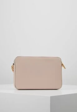 MICHAEL Michael Kors Jet Set Travel Crossbody - Schoudertas - Soft Pink 11 MICHAEL Michael Kors Jet Set Travel Crossbody - Schoudertas - Soft Pink -MICHAEL Michael Kors 7775ddfb431647719147e0ca849010fb