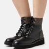 MICHAEL Michael Kors Aniya Lug- Veterboots - Black/Brown
