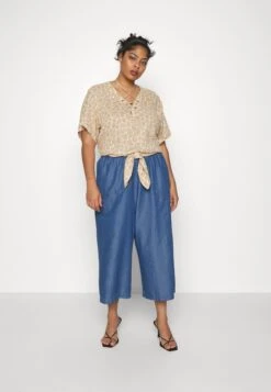 MICHAEL Michael Kors Giraffe Grommet- T-Shirt Print - Khaki 8 MICHAEL Michael Kors Giraffe Grommet- T-Shirt Print - Khaki -MICHAEL Michael Kors 7a4090d0e00f46b2a11af19fc7321f6b