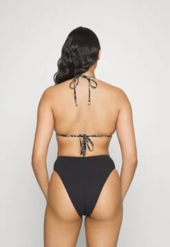 MICHAEL Michael Kors Triangle - Bikinitop - Black 9 MICHAEL Michael Kors Triangle - Bikinitop - Black -MICHAEL Michael Kors 7a5dfd51efe549d7a15519be5e1c6ac2