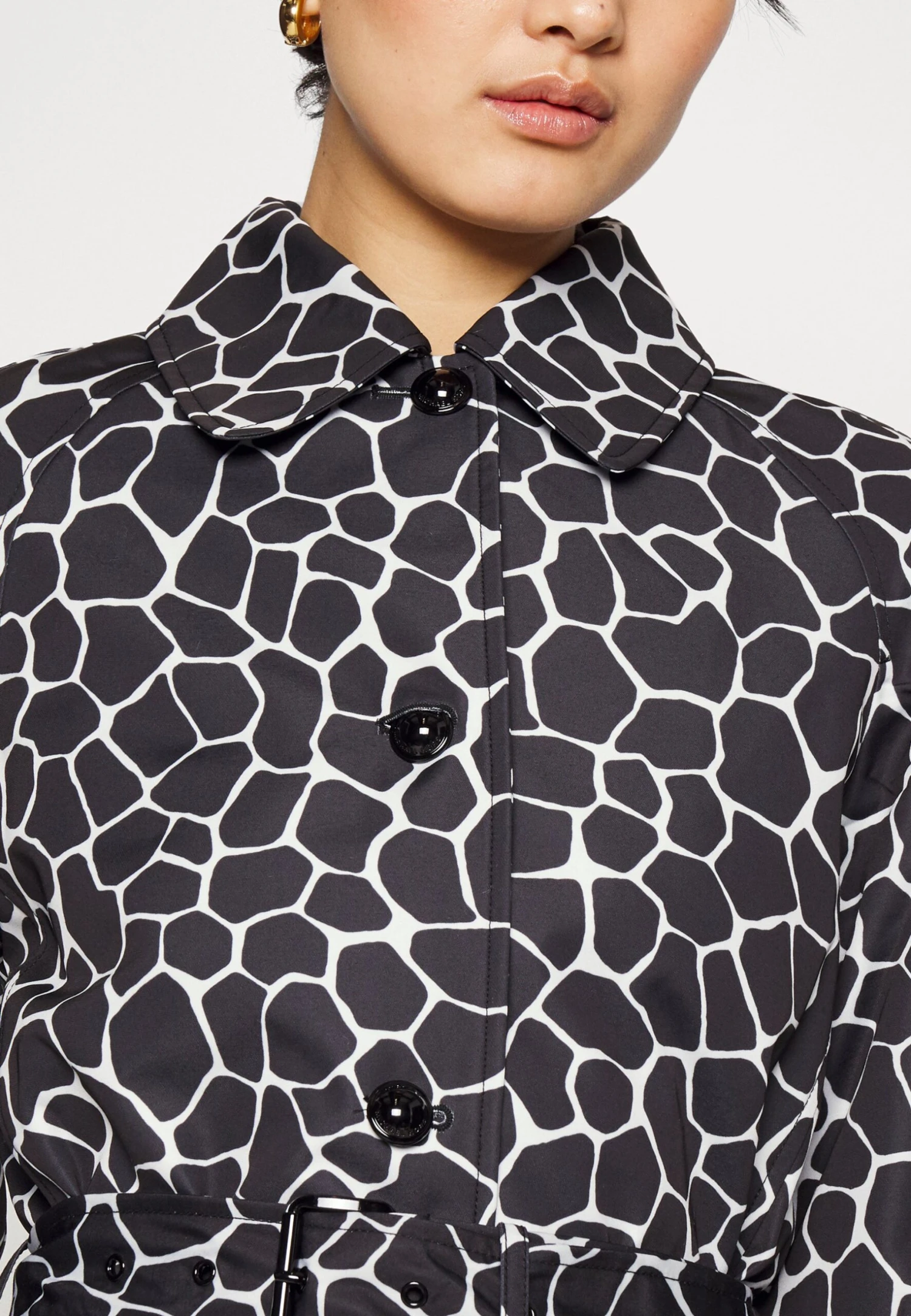 MICHAEL Michael Kors Giraffe Belted Trench - Trenchcoat - Black/White 8 MICHAEL Michael Kors Giraffe Belted Trench - Trenchcoat - Black/White - Afbeelding 6