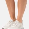 MICHAEL Michael Kors Allie Stride Trainer - Sneakers Laag - Van/Cream