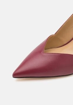 MICHAEL Michael Kors Chelsea Sling - Hoge Hakken - Mulberry 15 MICHAEL Michael Kors Chelsea Sling - Hoge Hakken - Mulberry -MICHAEL Michael Kors 81c4d878b36246a485e01a838a34167a