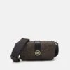 MICHAEL Michael Kors Greenwich Xs Sling Xbody - Schoudertas - Brown/Black 1 MICHAEL Michael Kors Greenwich Xs Sling Xbody - Schoudertas - Brown/Black -MICHAEL Michael Kors 84df0df47b0b45cca63e7976dc5947c4