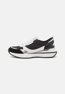 MICHAEL Michael Kors Flynn Trainer - Sneakers Laag - Black 10 MICHAEL Michael Kors Flynn Trainer - Sneakers Laag - Black -MICHAEL Michael Kors 867963ce38d74f6584422fc27a355711