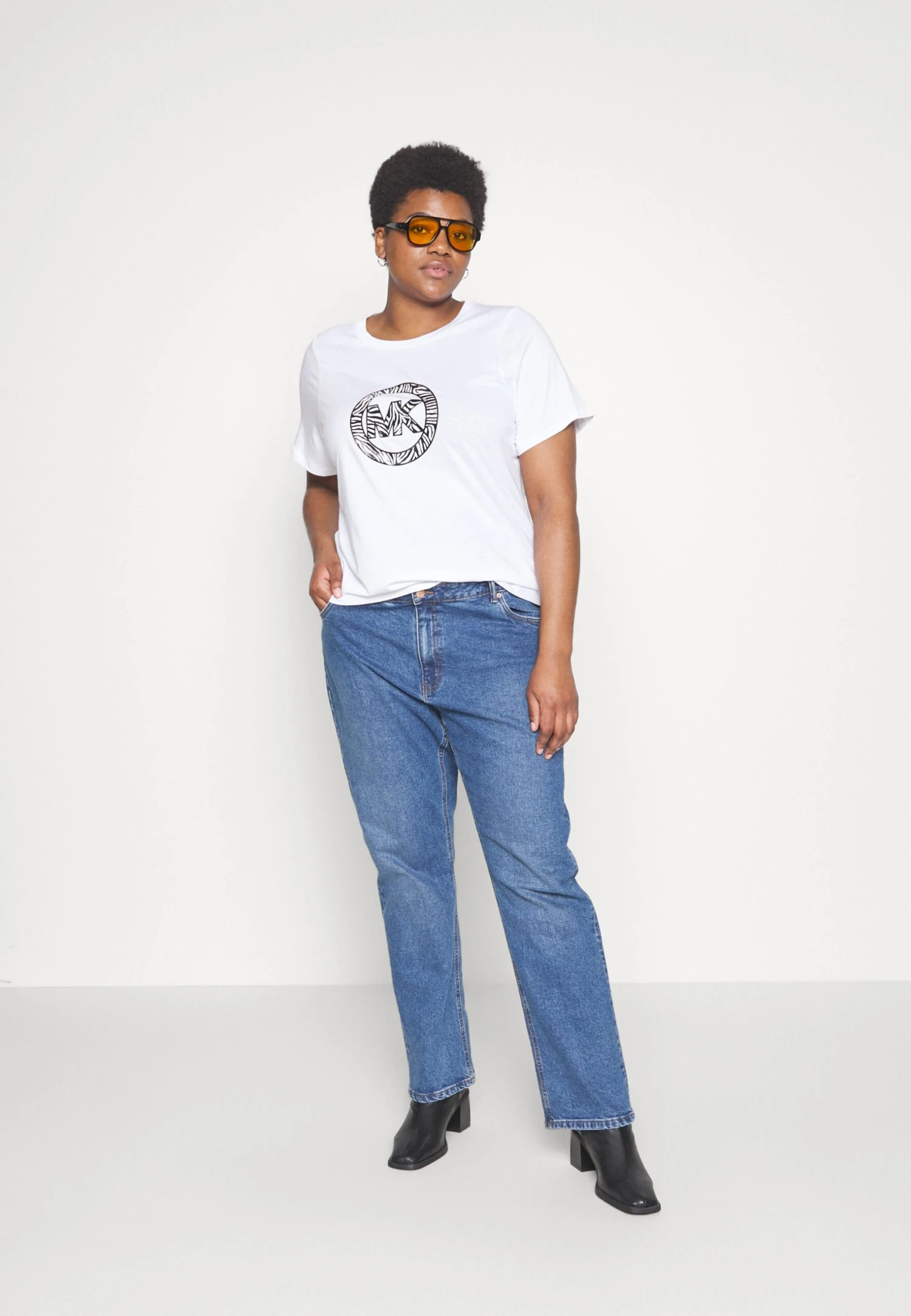 MICHAEL Michael Kors Zebra Charm Logo Tee - T-Shirt Print - White 4 MICHAEL Michael Kors Zebra Charm Logo Tee - T-Shirt Print - White - Afbeelding 2