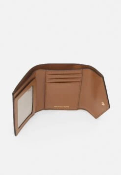MICHAEL Michael Kors Greenwich Trifold - Portemonnee - Vanilla 9 MICHAEL Michael Kors Greenwich Trifold - Portemonnee - Vanilla -MICHAEL Michael Kors 8c2700cc6dd84bef8082e5aa31502c79