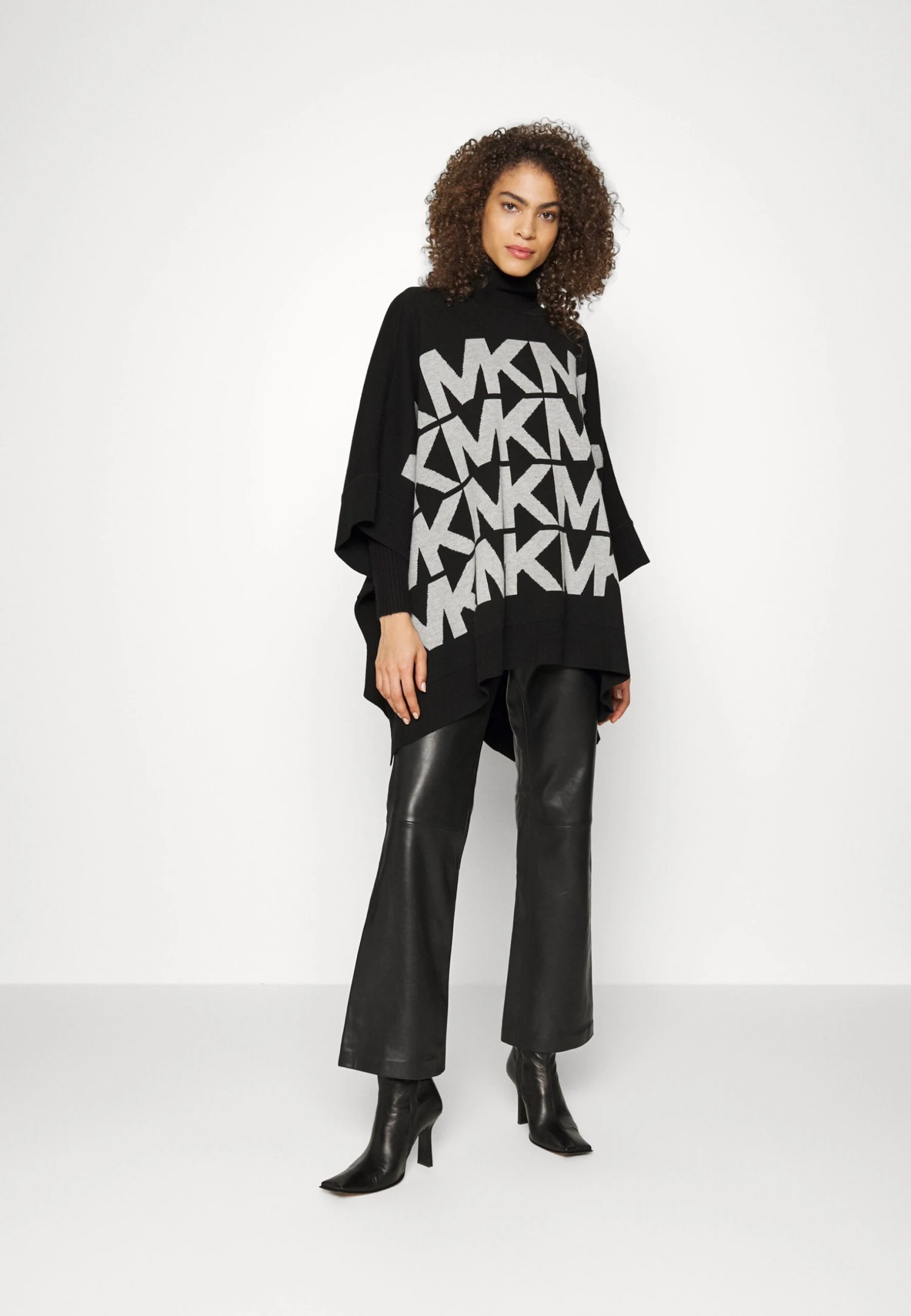 MICHAEL Michael Kors Logo Poncho - Poncho - Black 4 MICHAEL Michael Kors Logo Poncho - Poncho - Black - Afbeelding 2