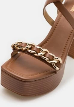 MICHAEL Michael Kors Paola Chain Platform - Sandalen Met Hoge Hak - Tan 15 MICHAEL Michael Kors Paola Chain Platform - Sandalen Met Hoge Hak - Tan -MICHAEL Michael Kors 8d6419011f1a4d96b40ac2b330817c02