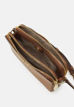 MICHAEL Michael Kors Jet Camera - Schoudertas - Luggage -MICHAEL Michael Kors 8ec520605acc48beb5ec1c27495cec20