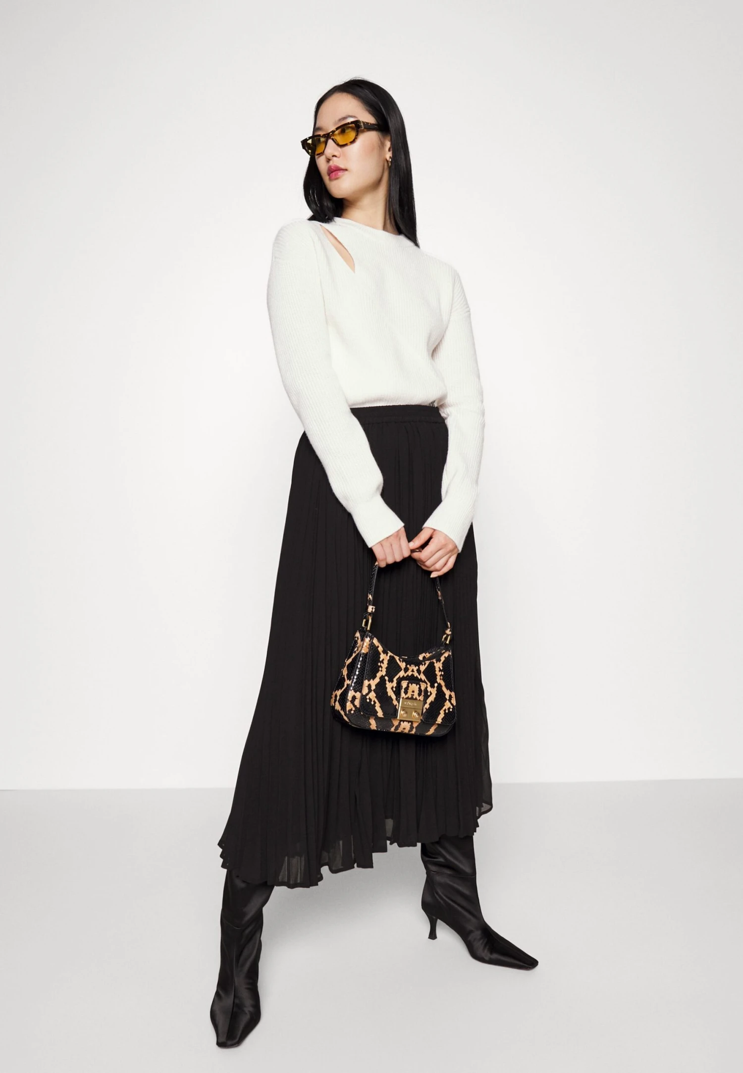 MICHAEL Michael Kors Key Hole Cutout - Trui - White 6 MICHAEL Michael Kors Key Hole Cutout - Trui - White - Afbeelding 4