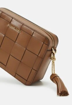 MICHAEL Michael Kors Jet Set Camera Bag - Schoudertas - Luggage 10 MICHAEL Michael Kors Jet Set Camera Bag - Schoudertas - Luggage -MICHAEL Michael Kors 9a0a963f63c941579c41a04814e162b2