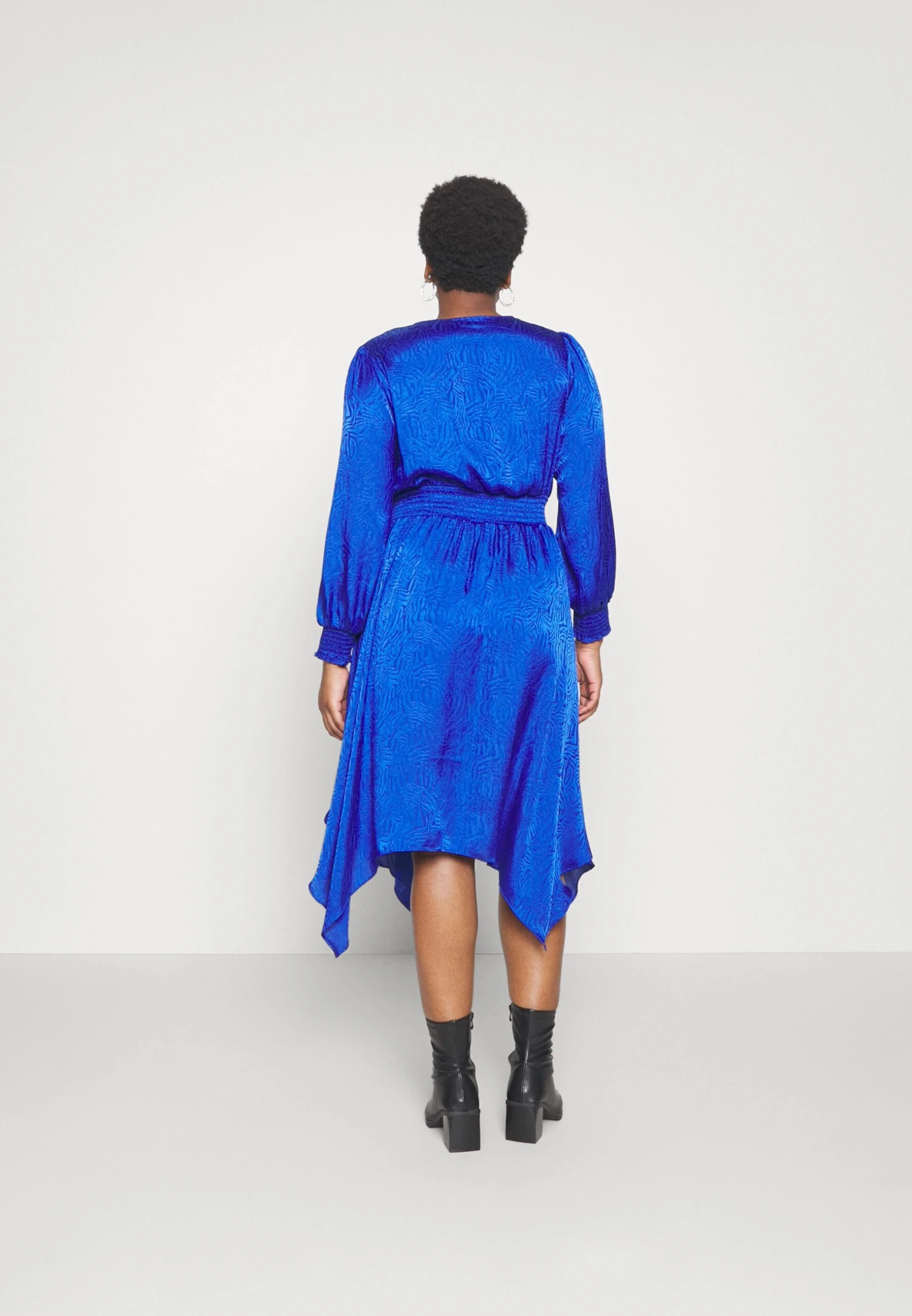 MICHAEL Michael Kors Fractal Zebra Plisse- Cocktailjurk - Royal 5 MICHAEL Michael Kors Fractal Zebra Plisse- Cocktailjurk - Royal - Afbeelding 3