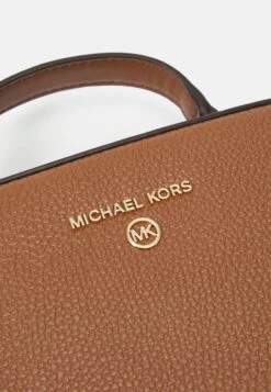 MICHAEL Michael Kors Jet Xbody - Handtas - Luggage 9 MICHAEL Michael Kors Jet Xbody - Handtas - Luggage -MICHAEL Michael Kors 9acc1be234f1402aab7ce11c854886d9