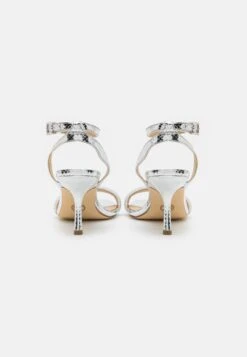 MICHAEL Michael Kors Carrie- Sandalen - Silver 12 MICHAEL Michael Kors Carrie- Sandalen - Silver -MICHAEL Michael Kors 9e1f1acff4194101b75c9768b41f48f6