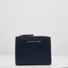 MICHAEL Michael Kors Jet Set Snap Billfold Small - Portemonnee - Navy 1 MICHAEL Michael Kors Jet Set Snap Billfold Small - Portemonnee - Navy -MICHAEL Michael Kors 9ef155c868794497874c0081fc976f3c