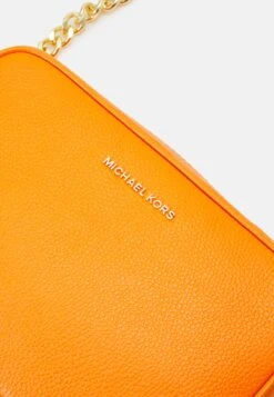 MICHAEL Michael Kors Jet Camera - Schoudertas - Apricot 11 MICHAEL Michael Kors Jet Camera - Schoudertas - Apricot -MICHAEL Michael Kors a04874e4ae094ab6baed5e512b967685