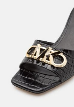 MICHAEL Michael Kors Amal Kitten- Muiltjes Met Hak - Black 15 MICHAEL Michael Kors Amal Kitten- Muiltjes Met Hak - Black -MICHAEL Michael Kors a1413a389fd642638a44c2b2b1202bae