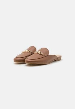 MICHAEL Michael Kors Tiffanie Flat Mule - Muiltjes - Luggage 11 MICHAEL Michael Kors Tiffanie Flat Mule - Muiltjes - Luggage -MICHAEL Michael Kors a1b959fc462a4d4190dee4a9f957090d