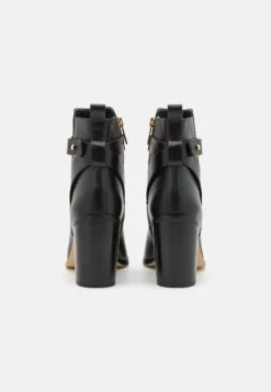MICHAEL Michael Kors Darcy Heeled - Korte Laarzen - Black 12 MICHAEL Michael Kors Darcy Heeled - Korte Laarzen - Black -MICHAEL Michael Kors a25584ba81834cb2b00e7e5b60ea9e0b