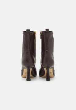 MICHAEL Michael Kors Clara- Korte Laarzen - Chocolate -MICHAEL Michael Kors a2fa9e6322d541659db21d6d6d82f207