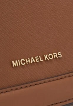 MICHAEL Michael Kors Jet Xbody - Schoudertas - Luggage -MICHAEL Michael Kors a4970c3d770646d984d91903c39a94f1