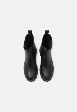 MICHAEL Michael Kors Rowan - Enkellaarsjes Met Plateauzool - Black 13 MICHAEL Michael Kors Rowan - Enkellaarsjes Met Plateauzool - Black -MICHAEL Michael Kors a4f18ae28f764c80ad220ddfb2fa32db