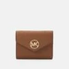 MICHAEL Michael Kors Greenwich Trifold - Portemonnee - Luggage -MICHAEL Michael Kors a6bd5b5bc7f24be7a2c9127b14378a4b