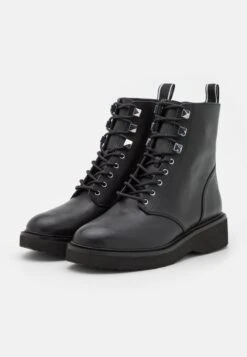 MICHAEL Michael Kors Haskell Bootie - Veterboots - Black 11 MICHAEL Michael Kors Haskell Bootie - Veterboots - Black -MICHAEL Michael Kors a7a05fb1e4ca44ebae95a1b7a9b86ce7