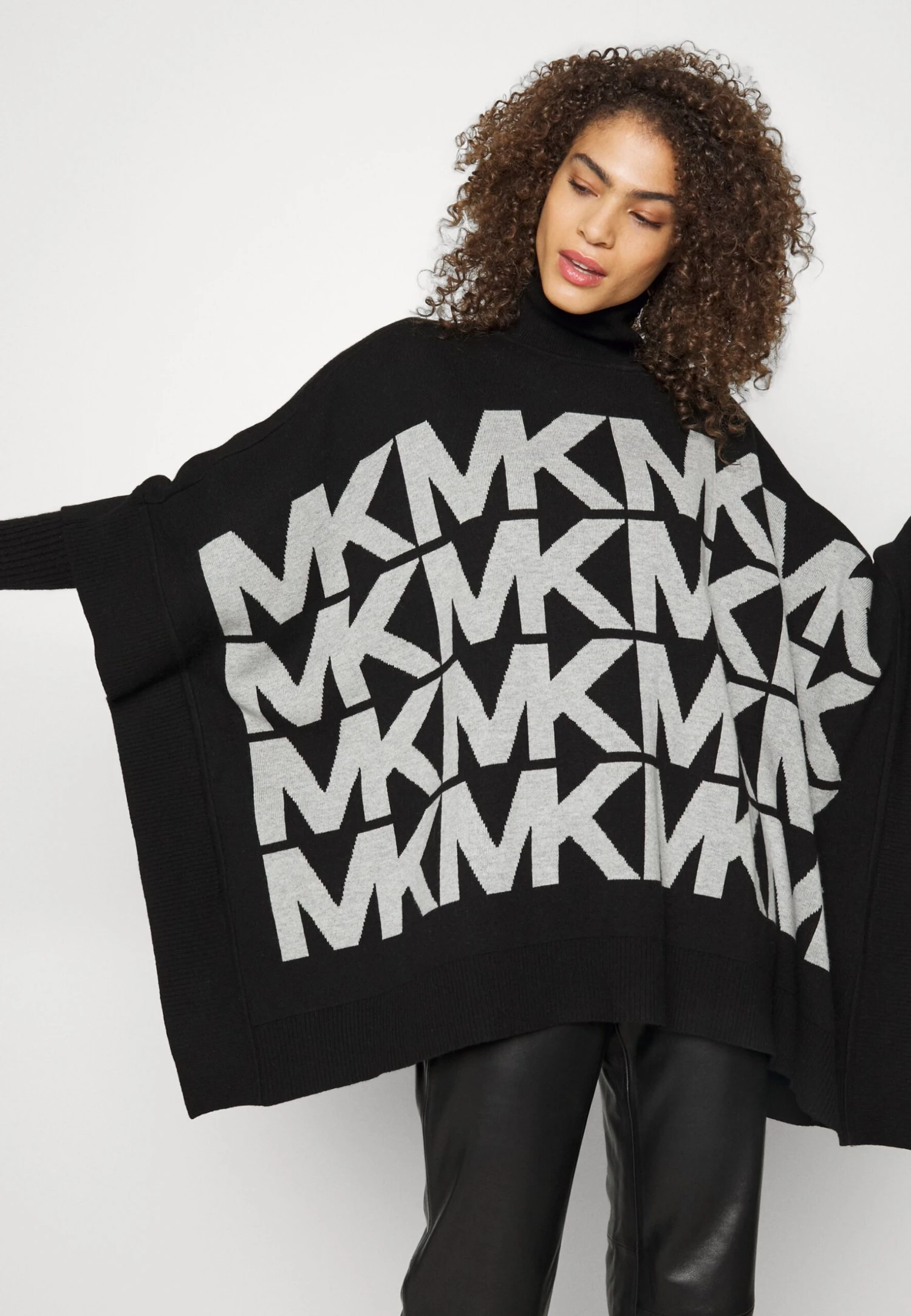 MICHAEL Michael Kors Logo Poncho - Poncho - Black 6 MICHAEL Michael Kors Logo Poncho - Poncho - Black - Afbeelding 4