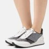 MICHAEL Michael Kors Allie Stride Trainer - Sneakers Laag - Black/Optic White 1 MICHAEL Michael Kors Allie Stride Trainer - Sneakers Laag - Black/Optic White -MICHAEL Michael Kors aa34fa5a041d4cffa90a86569ba1e059