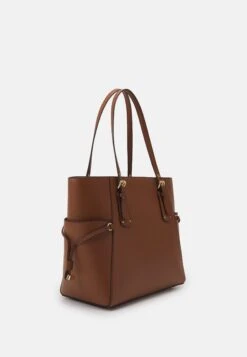 MICHAEL Michael Kors Voyager Tote - Handtas - Luggage 9 MICHAEL Michael Kors Voyager Tote - Handtas - Luggage -MICHAEL Michael Kors af54ab5d47774b36b6a823cc2c328ad1