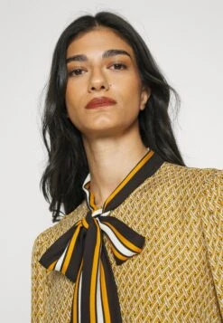 MICHAEL Michael Kors Lattice Logo Bow- Jurk - Marigold 11 MICHAEL Michael Kors Lattice Logo Bow- Jurk - Marigold -MICHAEL Michael Kors afa5cee53a7d4b1ba6f97fe9b7f1ffd8