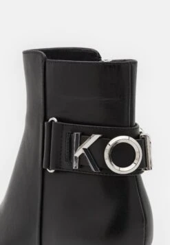 MICHAEL Michael Kors Madelyn Bootie - Korte Laarzen - Black 15 MICHAEL Michael Kors Madelyn Bootie - Korte Laarzen - Black -MICHAEL Michael Kors b35dceea8cef46d9af463f5ea7402074