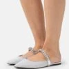 MICHAEL Michael Kors Jessa Flex Flat Mule - Muiltjes - Silver-Coloured 2 MICHAEL Michael Kors Jessa Flex Flat Mule - Muiltjes - Silver-Coloured -MICHAEL Michael Kors b4601832090642bcb3c63f782f86618e