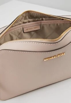 MICHAEL Michael Kors Jet Set Travel Crossbody - Schoudertas - Soft Pink 13 MICHAEL Michael Kors Jet Set Travel Crossbody - Schoudertas - Soft Pink -MICHAEL Michael Kors b81d99f50b6b460c8c89db84bfe089b9